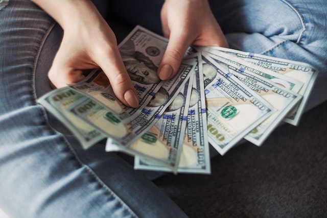 person paying hidden divorce costs